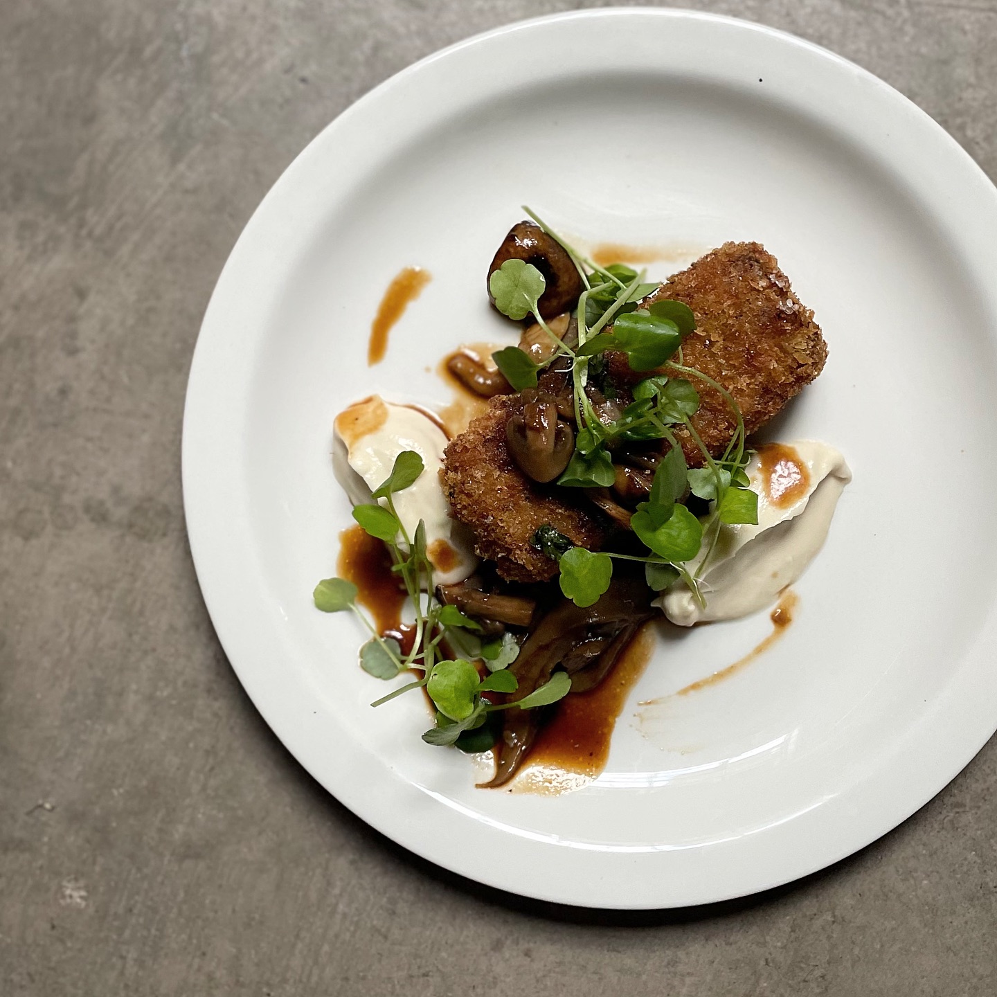 Come try our new beef croquette starter 
slow braised beef brisket from @wyeorganic cooked in @rosscornexchange stout served with wild mushrooms and celeriac purée