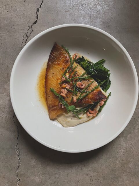 Skate wing, cauliflower purée, brown shrimp, samphire and brown butter 🐟🌱👌