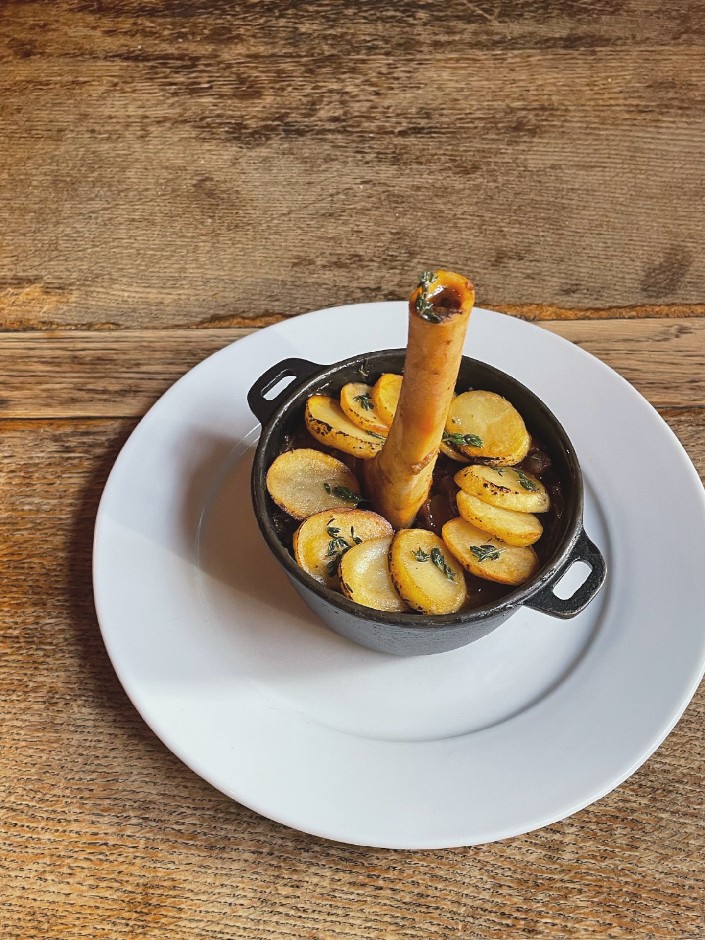 Lancashire Hotpot on tonight!
Slow-cooked, locally reared lamb shank cooked in our @corn_ales_brewery ale, served with braised red cabbage.